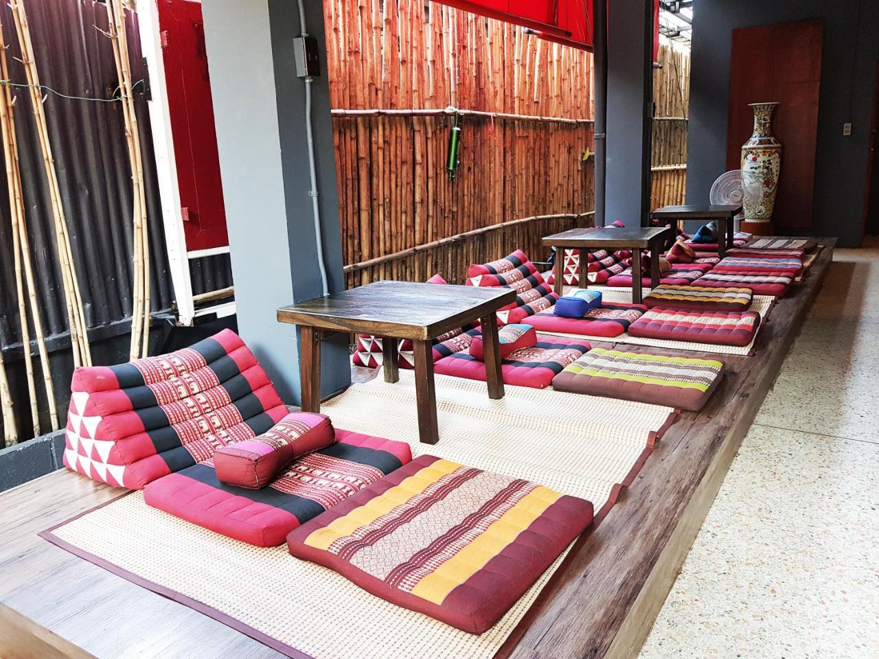 Cloud On Saladaeng Silom Hostel Bangkok Exterior photo